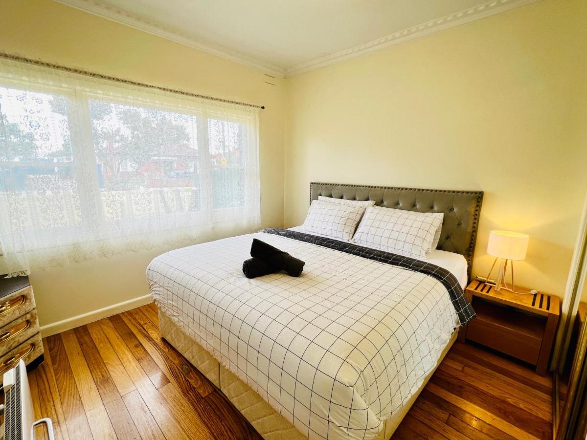 Cosy 4Br Home 15 Minutes Away From Melbourne Airport St Albans Bagian luar foto