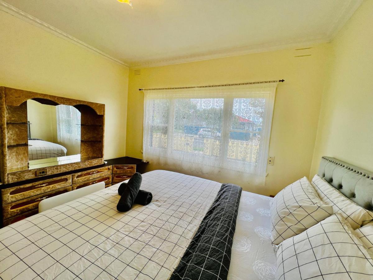 Cosy 4Br Home 15 Minutes Away From Melbourne Airport St Albans Bagian luar foto